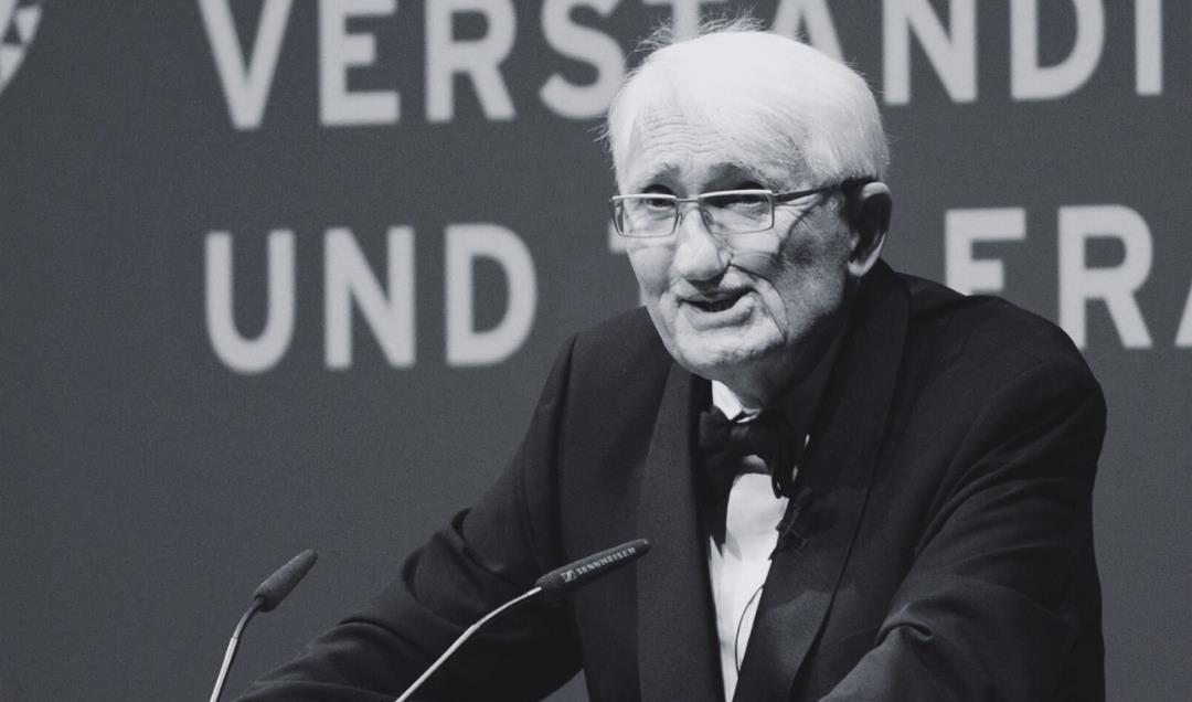 وفاة الفيلسوف الألماني يورغن هابرماس عن 96 عاما