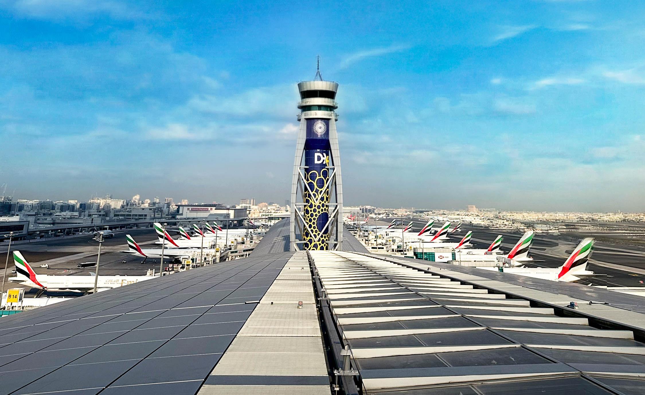 Reprise graduelle des vols à l'aéroport de Dubaï après une attaque de drone Reprise graduelle des vols à l'aéroport de Dubaï après une attaque de drone