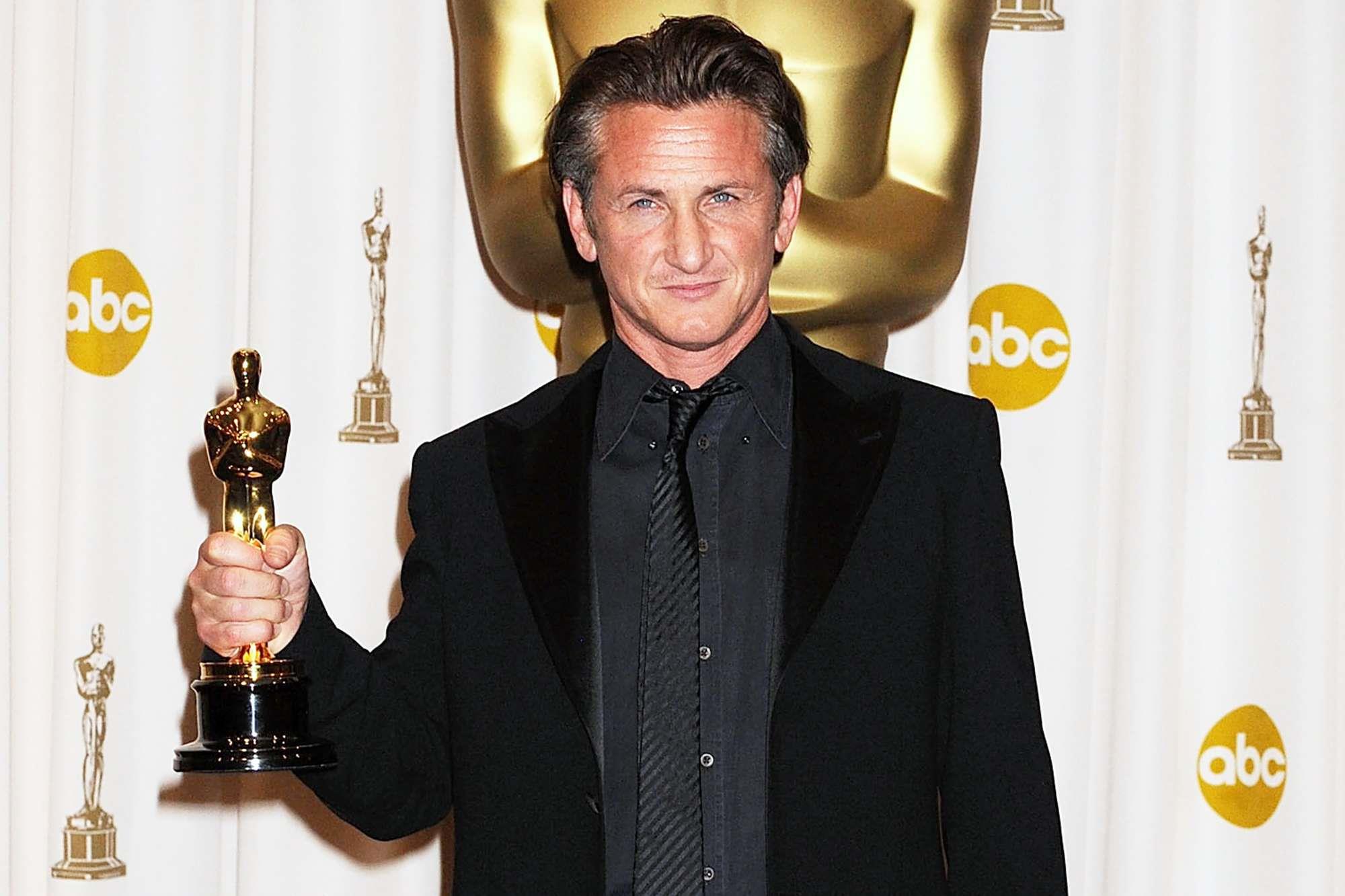 "الأوسكار 2026".. "معركة تلو أخرى" يتوج أفضل فيلم، وشون بن ينال جائزته الثالثة "الأوسكار 2026".. "معركة تلو أخرى" يتوج أفضل فيلم، وشون بن ينال جائزته الثالثة