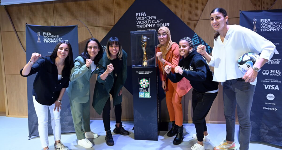 الكأس الأصلية لنهائيات كأس العالم لكرة القدم النسوية تصل للمغرب