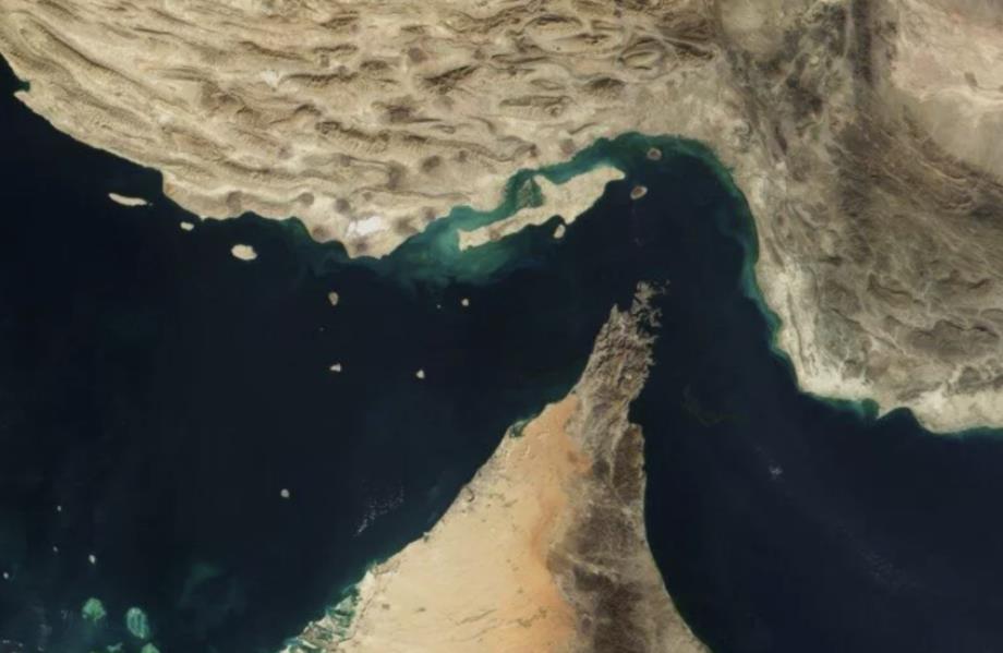 سفينتان أبحرتا من إيران تعبران مضيق هرمز رغم الحصار الأمريكي