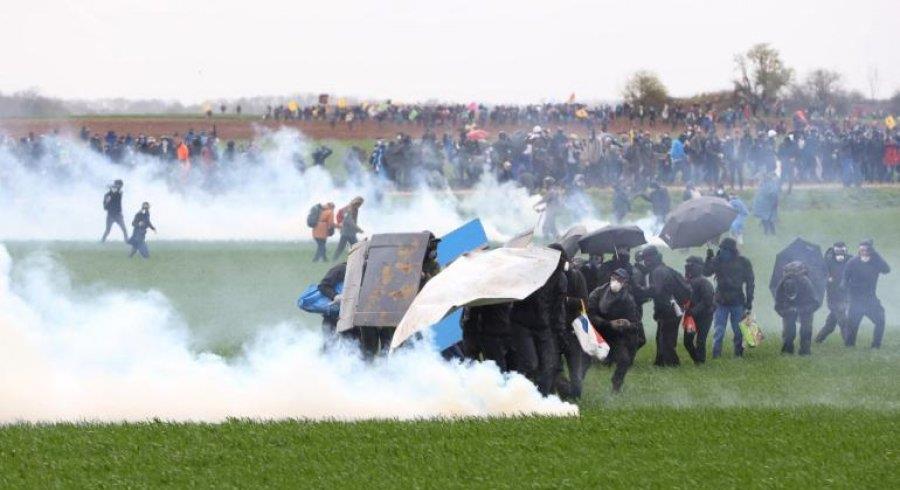 France : Au moins 200 blessés lors des manifestations contre les méga-bassines à Sainte-Soline