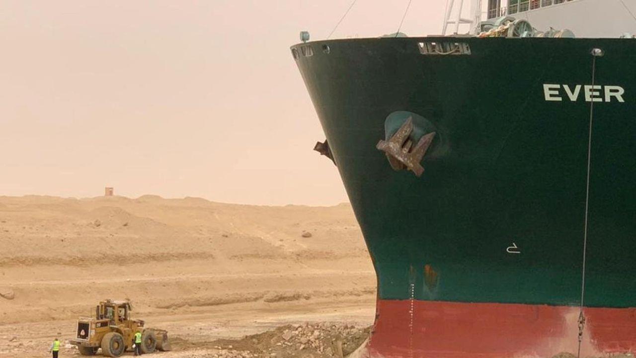 Blocage du Canal de Suez: l'Ever Given remis à 80% dans la "bonne direction"