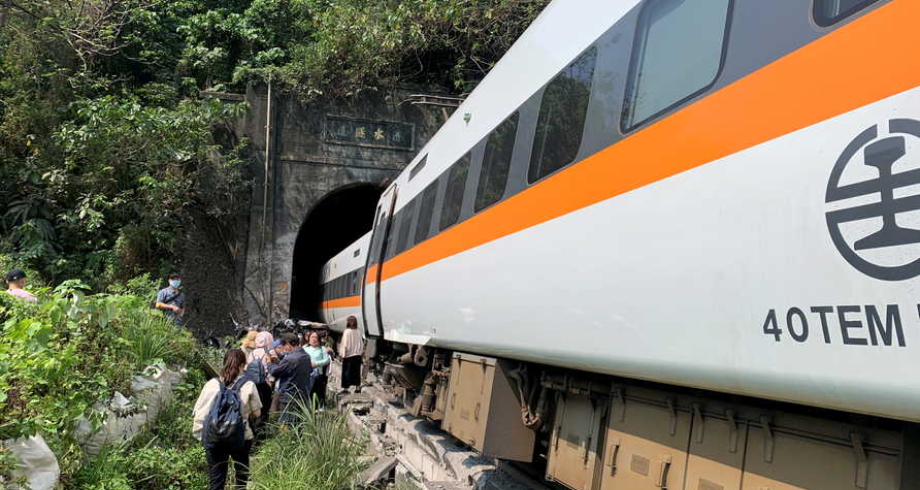 Taïwan: Au moins 41 morts lors du déraillement d'un train