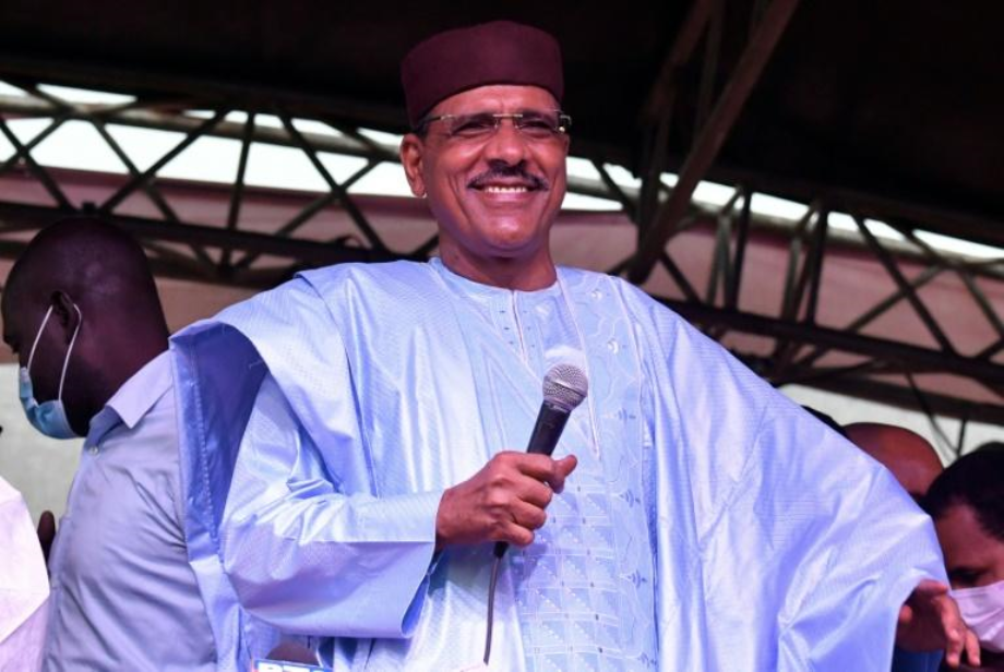 Niger: Mohamed Bazoum investi président