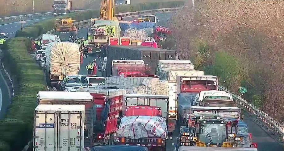 الصين.. مصرع 11 شخصا إثر اصطدام شاحنة بحافلة ركاب شرقي البلاد