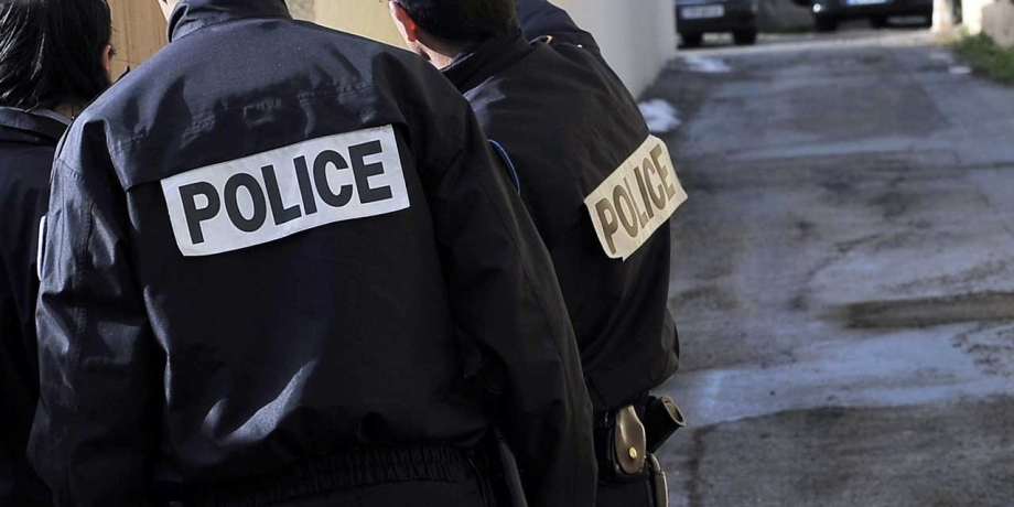 Attaque au couteau contre des policiers à Cannes: la "piste terroriste" envisagée