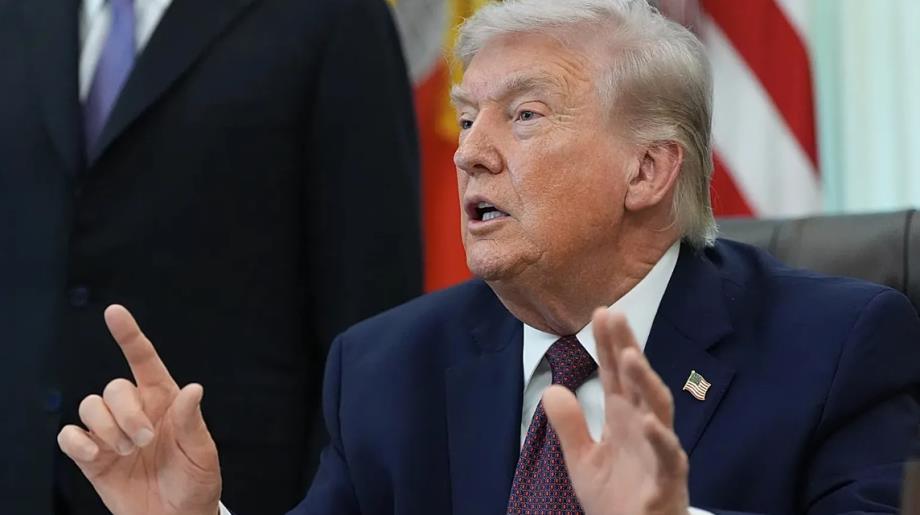 ترامب: الجيش الأمريكي سيظل منتشرا في إيران وحولها إلى حين تنفيذ "الاتفاق الحقيقي المبرم" بشكل كامل