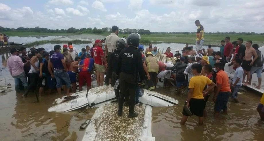 Six morts dans le crash d'un avion en Équateur