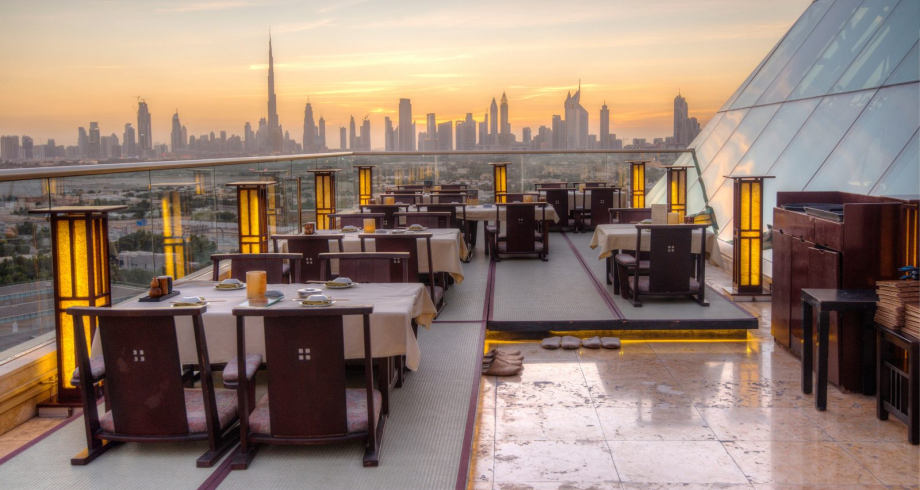 دبي تسمح للمطاعم بالعمل خلال صوم رمضان