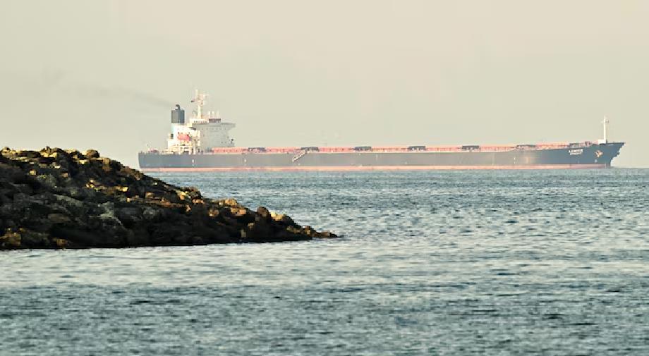 Deux navires en provenance d'Iran traversent le détroit d'Ormuz malgré le blocus américain