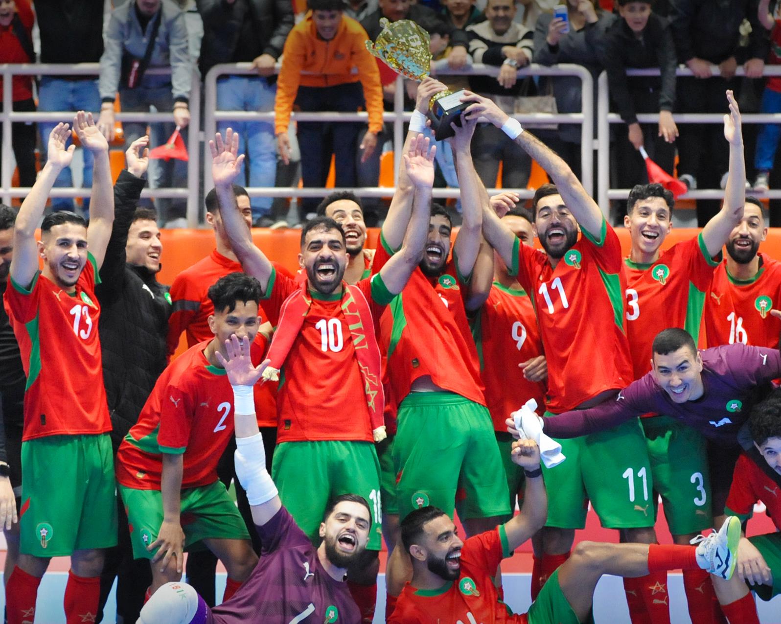 المنتخب المغربي يتوج بطلا للدوري الدولي لكرة القدم داخل القاعة ببركان