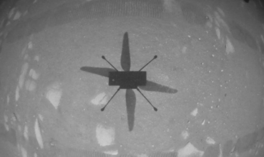 ناسا: المروحية "إنجينيويتي" تحلق بنجاح فوق المريخ