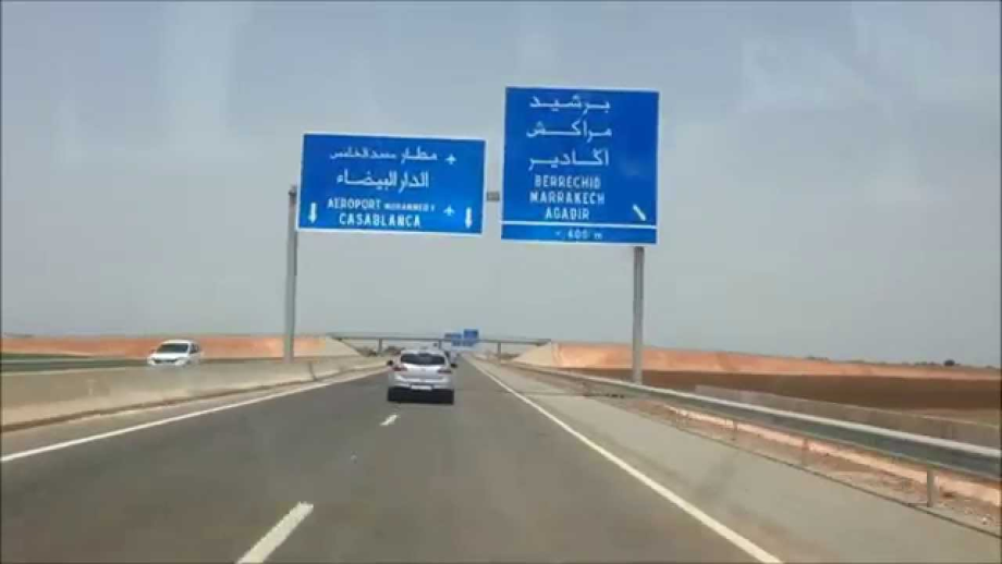 Autoroute Casablanca-Berrechid: travaux de pose d’une passerelle piétons