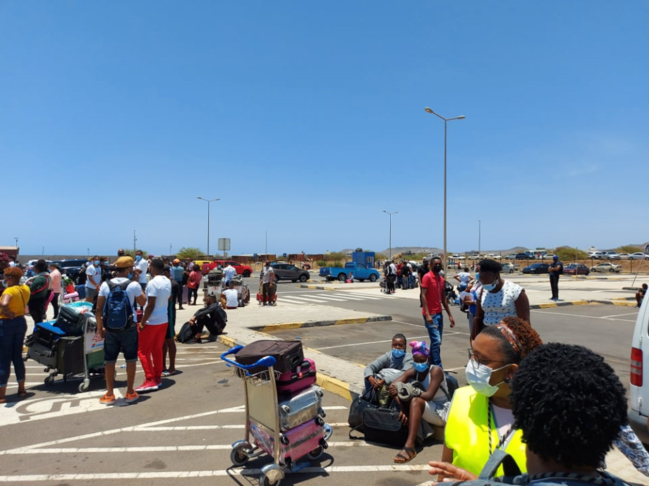 Une fausse alerte à la bombe retarde un vol Praia-Dakar d'Air Sénégal