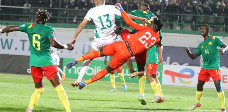 "الفيفا" يحسم قرار إعادة مباراة الجزائر والكاميرون ويُعاقب السنغال والمغرب