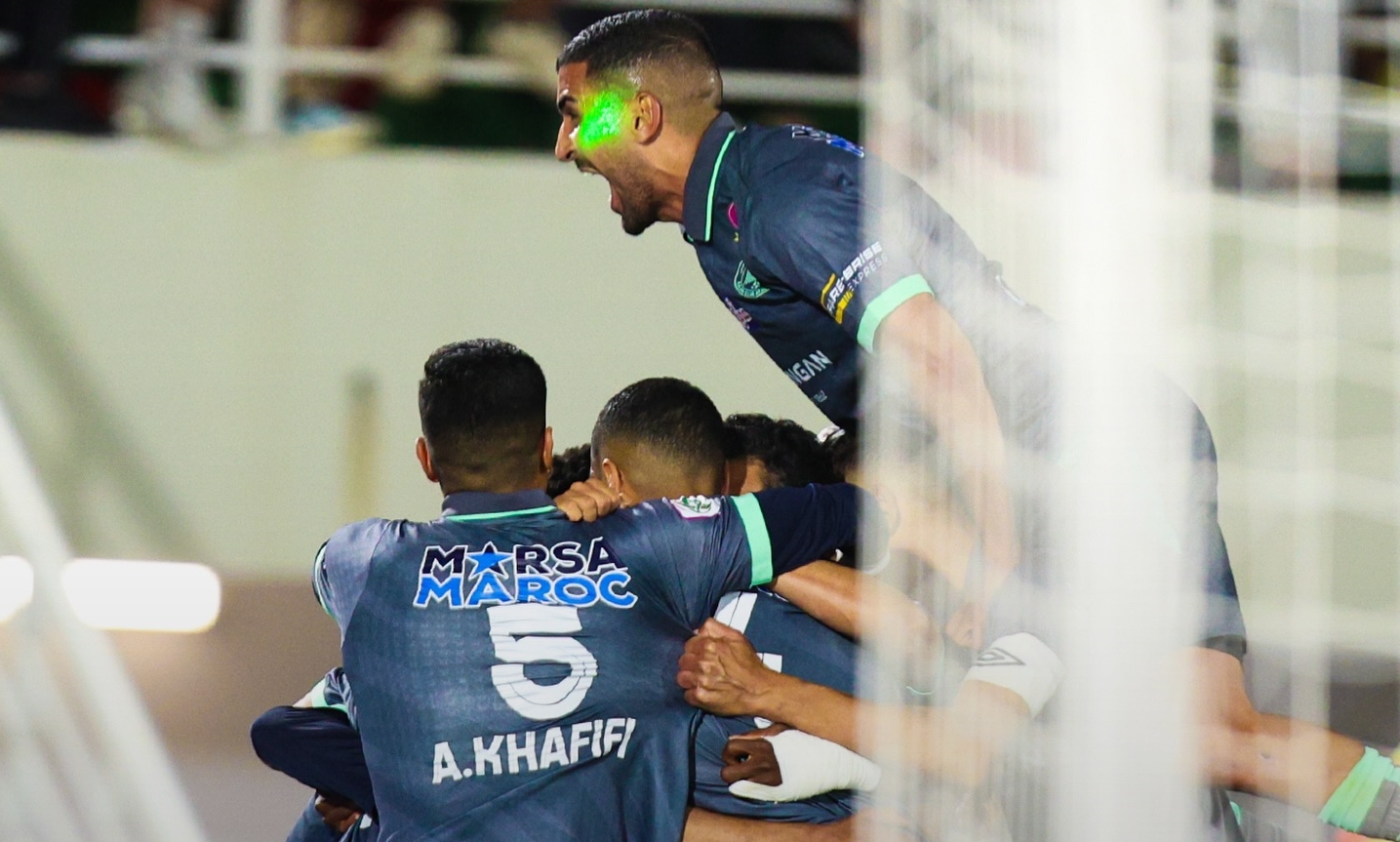 الرجاء الرياضي يفوز على المغرب الفاسي (2-0) الرجاء الرياضي يفوز على المغرب الفاسي (2-0)