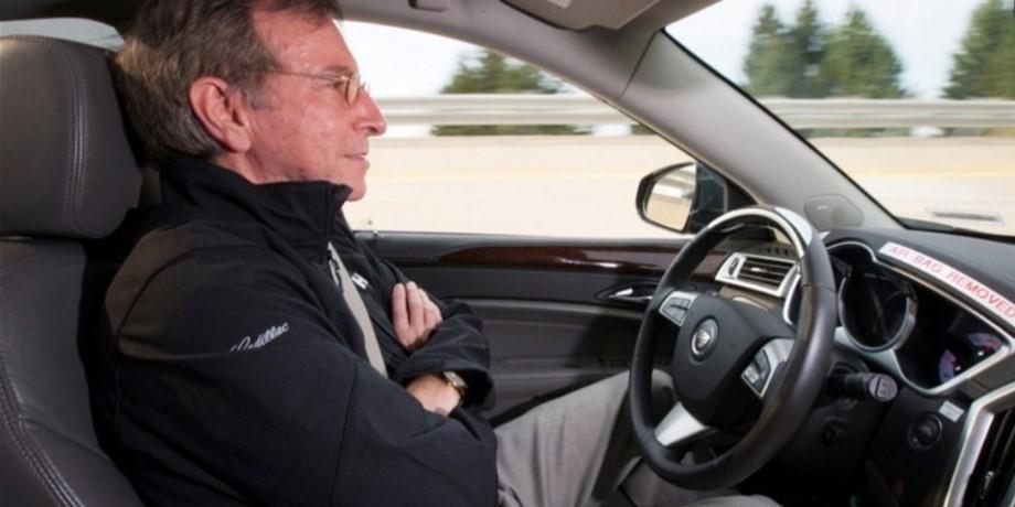 تقرير يستبعد أن تتسبب تقنية القيادة الآلية في حوادث سيارة "تيسلا"