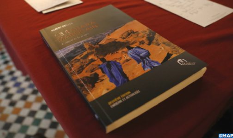 "الصحراء المغربية.. الفضاء والزمان" لهيوبرت سيان.. سفر زمكاني في الأقاليم الجنوبية للمملكة