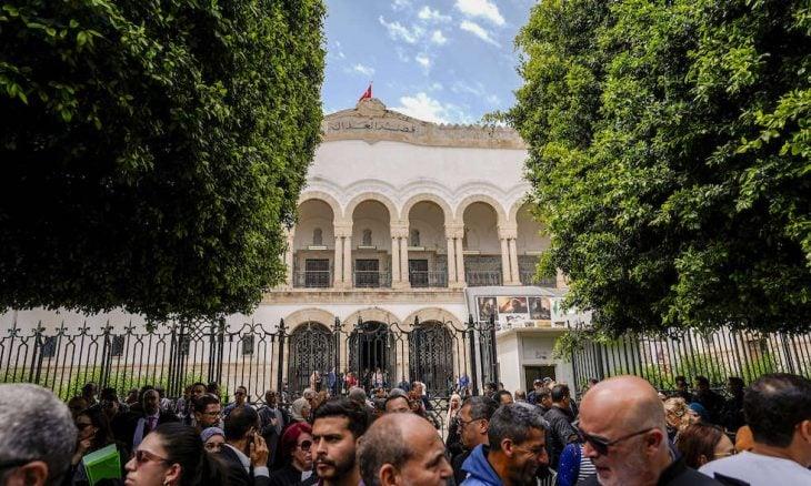 تونس: المحامون يخوضون إضرابا عاما احتجاجا على اعتقال زميل لهم