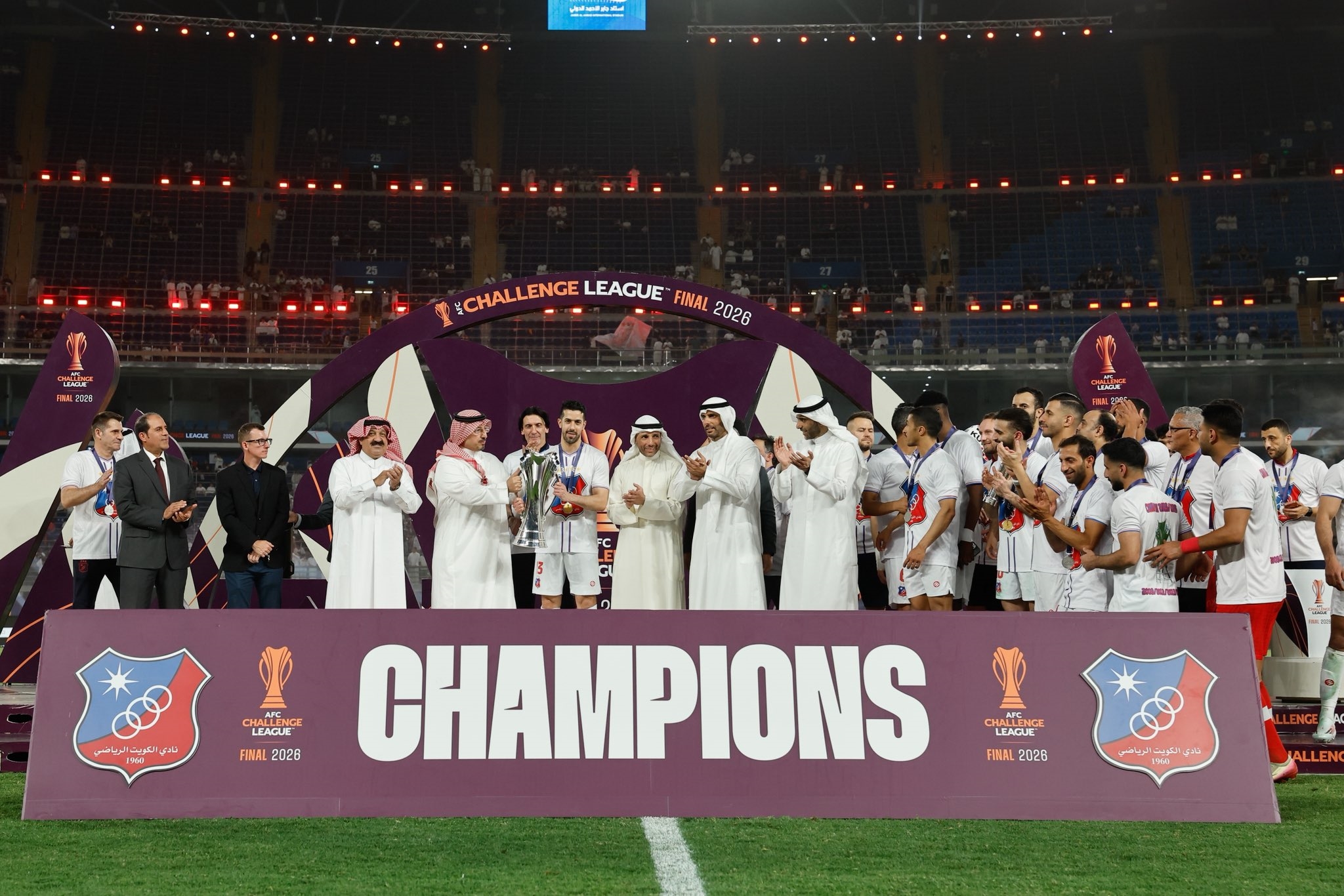 المغربي المهدي برحمة يتوج رفقة نادي الكويت بلقب دوري التحدي الآسيوي