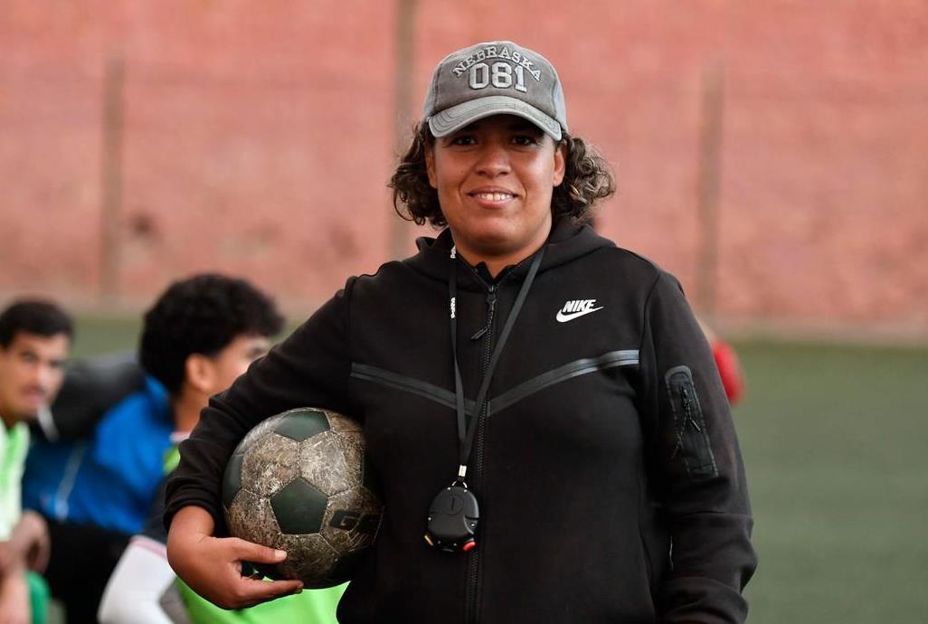 Hasna Doumi, première femme marocaine à la tête d'une équipe de foot masculine