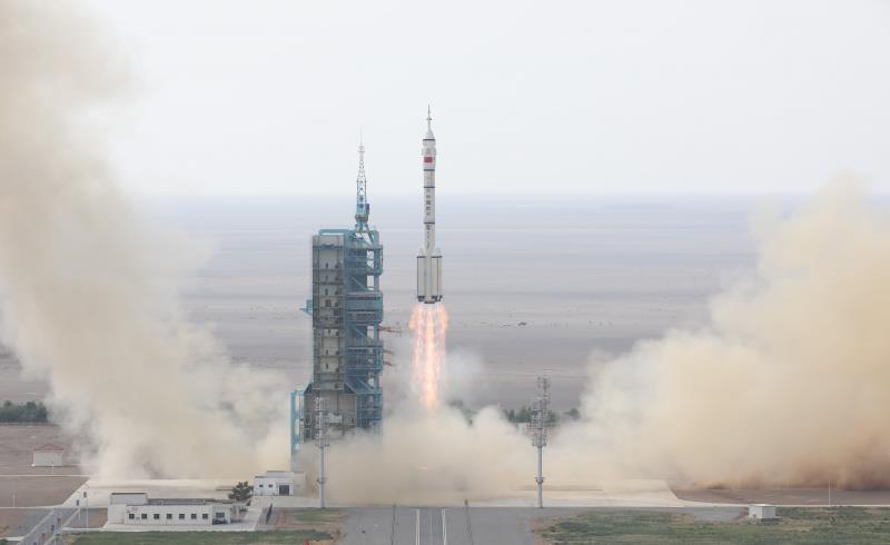 La Chine lance son vaisseau spatial habité Shenzhou-16