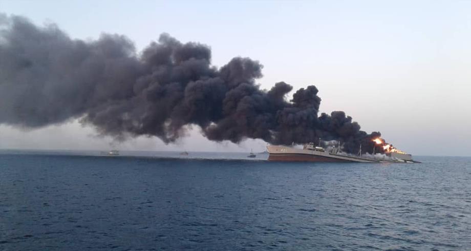 البحرية الإيرانية : غرق سفينة إمداد في خليج عمان ولا ضحايا