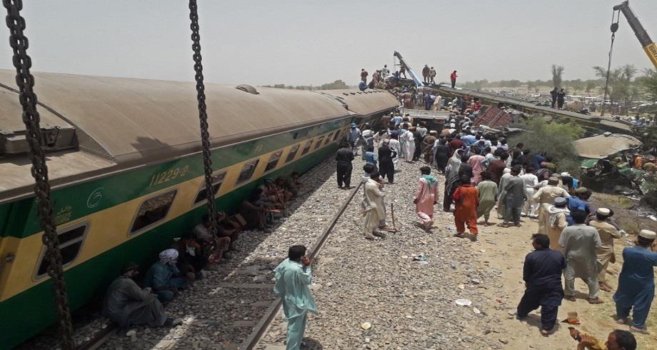 Plus de 30 morts dans un accident de train au Pakistan