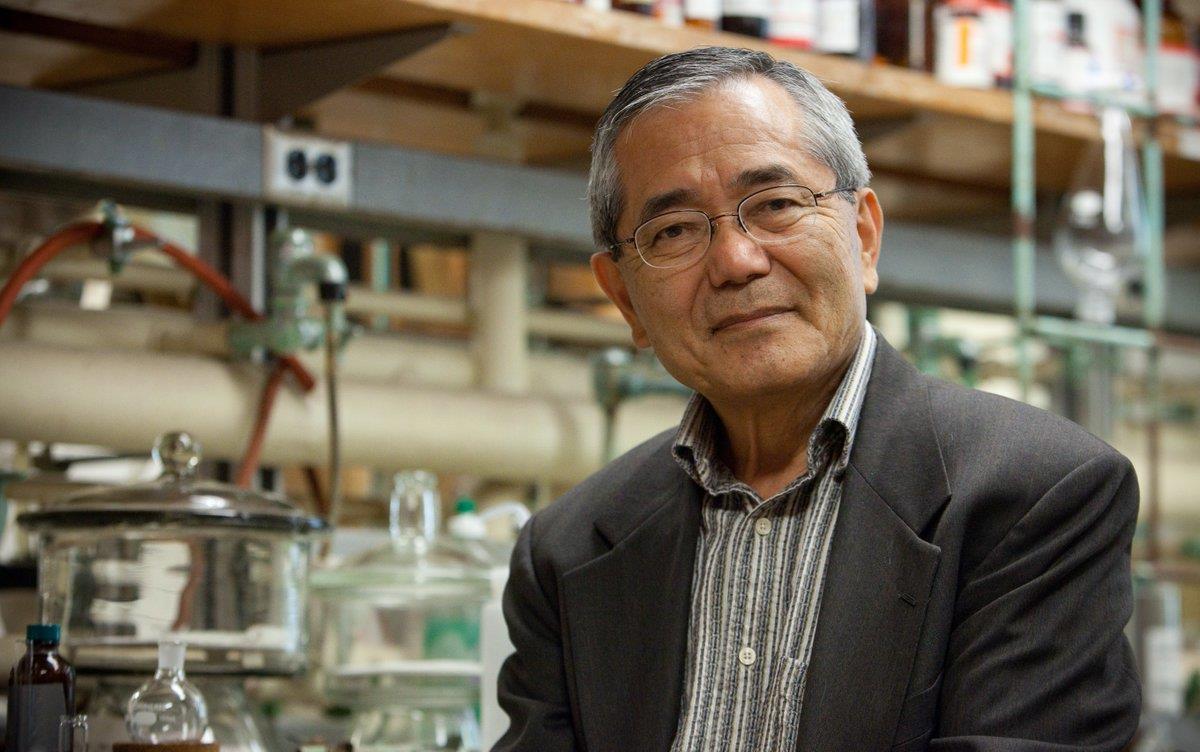 وفاة الياباني إي-ايتشي نيغيشي الحائز جائزة نوبل للكيمياء سنة 2010