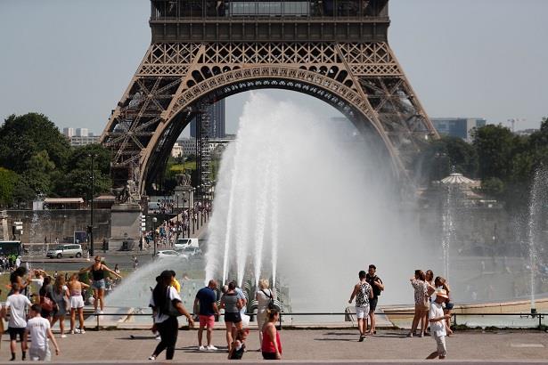 فرنسا تستعد لموجة حر استثنائية