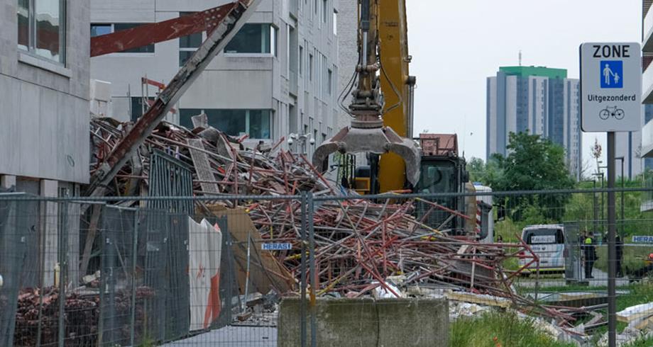 بلجيكا .. قتيلان وعدة جرحى في حادث انهيار مبنى مدرسة قيد البناء بأنفيرس