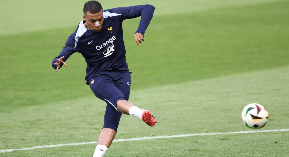 مبابي يتدرب منفردا قبل يومين من مواجهة فرنسا و هولندا