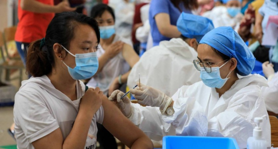 Vaccins anti-Covid: plus d'un milliard de doses administrées en Chine