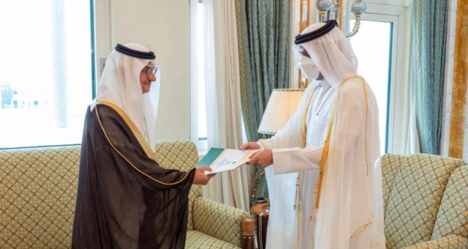وزير الخارجية القطري يتسلم أوراق اعتماد سفير السعودية لدى الدوحة