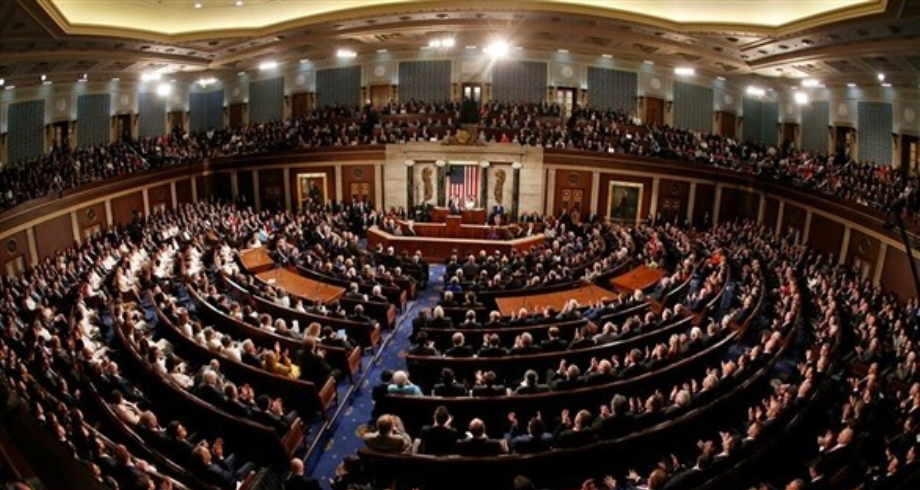مجلس الشيوخ الأمريكي يوافق على مناقشة مشروع قانون للتخفيف من انبعاثات الكربون
