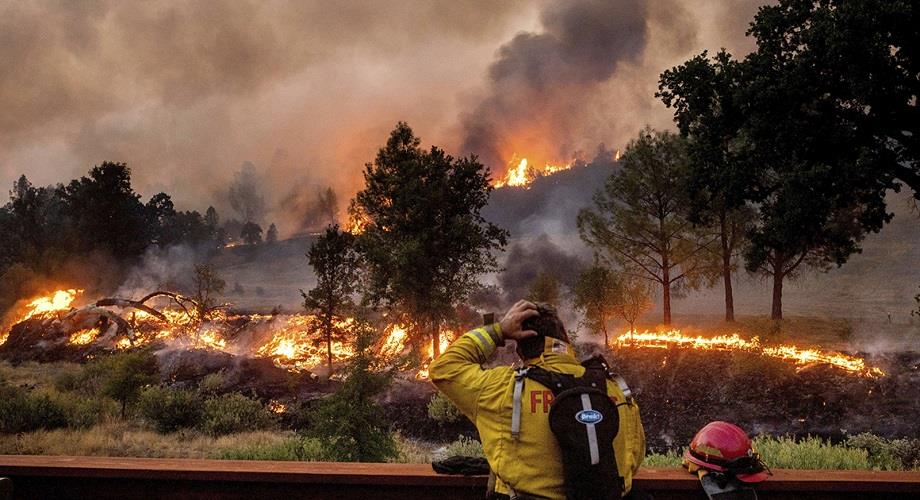 حرائق الغابات التهمت أكثر من 15 ألف هكتار في شمال كاليفورنيا