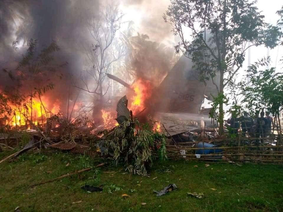 Crash d'un avion militaire aux Philippines: le bilan s'alourdit à 45 morts