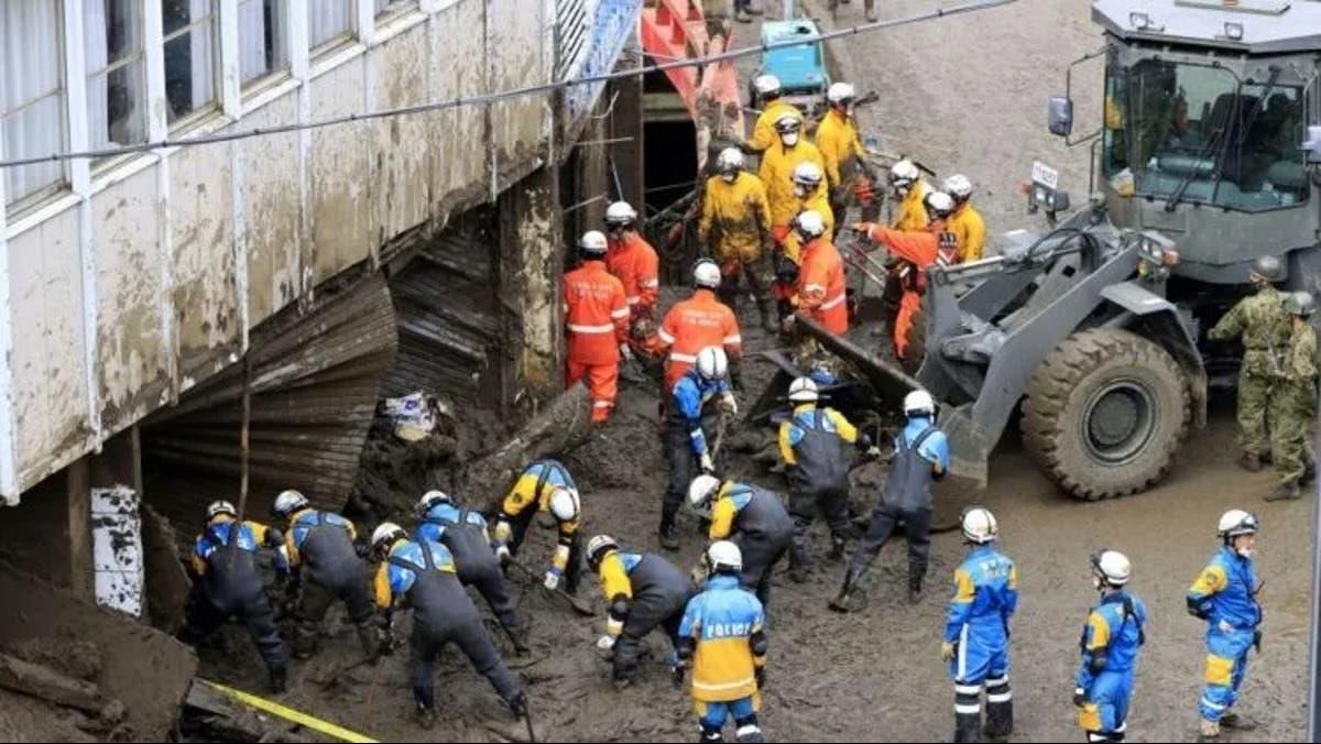 اليابان.. 24 شخصا ما يزالون في عداد المفقودين جراء الانزلاقات الأرضية