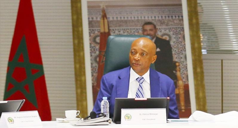 رئيس "الكاف" يشيد بالملاعب والبنيات التحتية للمغرب