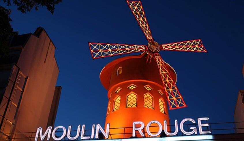 مراوح "مولان روج" الباريسي تعود للدوران