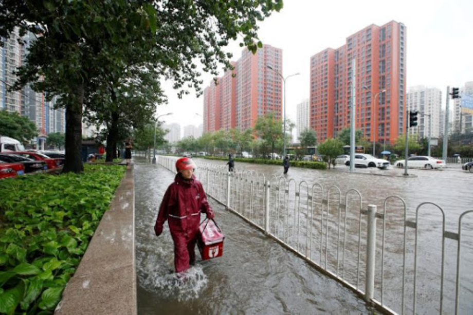 إلغاء رحلات وإغلاق مدارس في بكين بسبب عاصفة