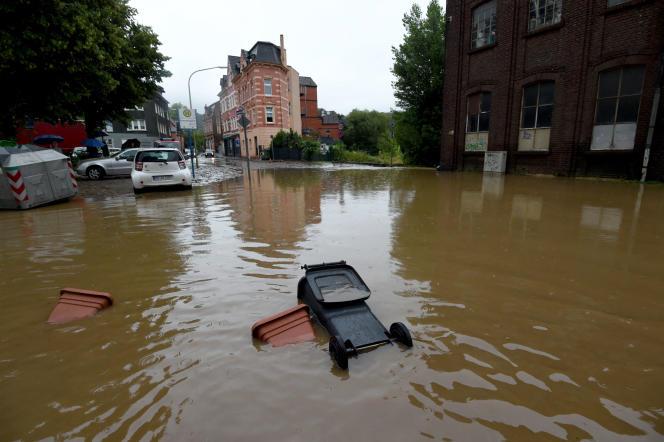 Au moins deux morts dans des inondations dans le sud de la Belgique