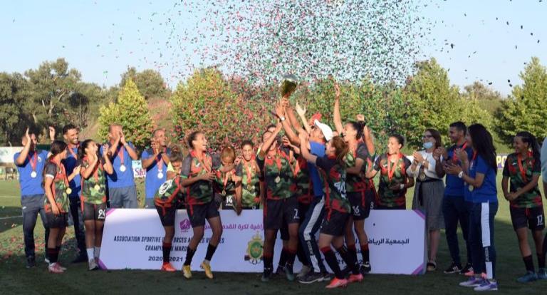 سلا .. فريق الجيش الملكي لكرة القدم النسوية يتسلم درع البطولة الوطنية الاحترافية لموسم 2020-2021