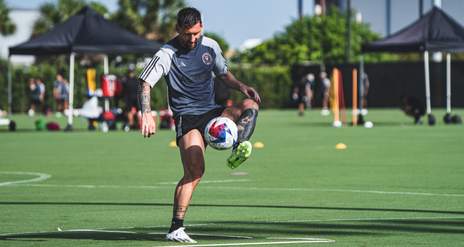 ميسي يخوض أول حصة تدريبية مع فريقه الجديد