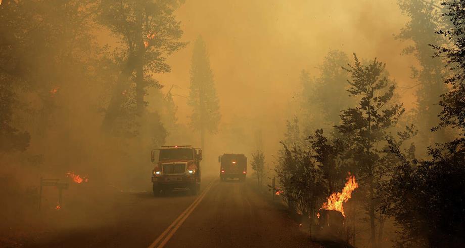 حريق مهول يدمر أزيد من 5700 هكتار من الغابات بكاليفورنيا