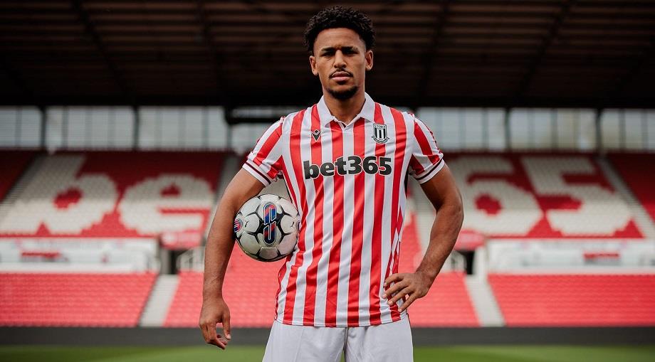 ريان مايي ينضم رسميا لستوك سيتي الإنجليزي