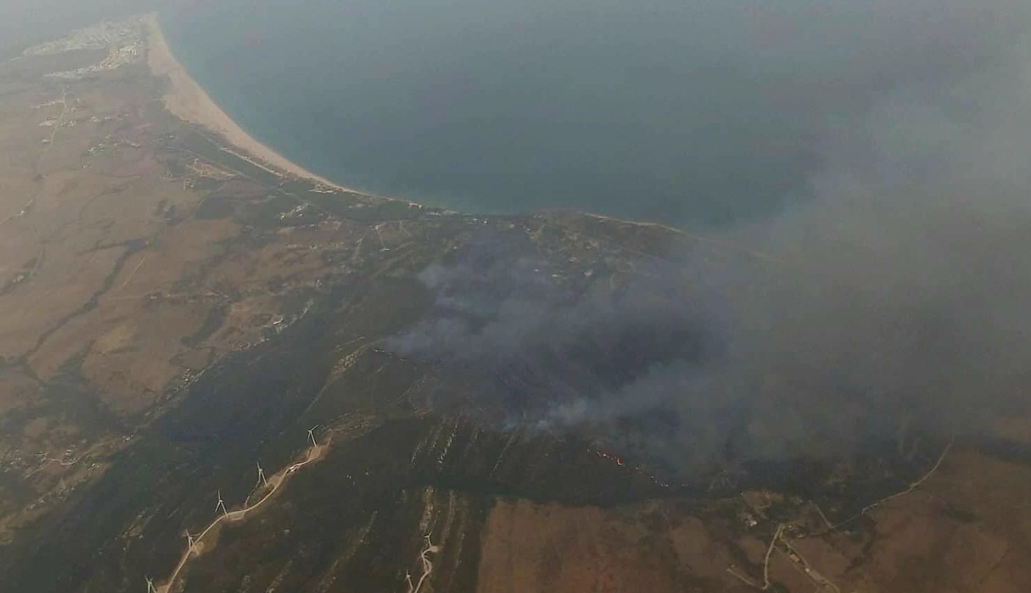 Tarifa : des hôtels et campings évacués face à un violent feu de forêt Tarifa : des hôtels et campings évacués face à un violent feu de forêt