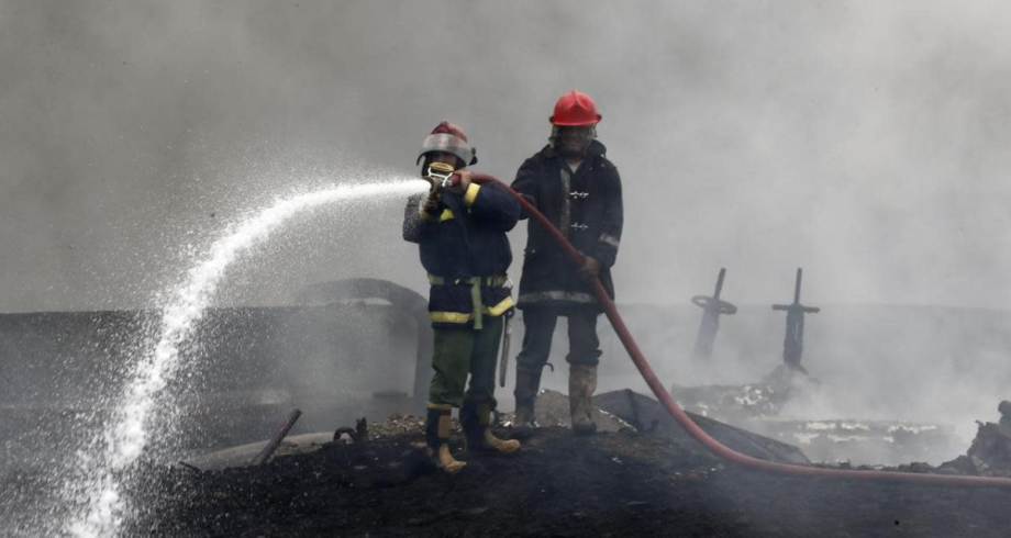 السلطات الكوبية تتمكن من السيطرة على حريق بمستودع للنفط هو الأسوأ في تاريخ البلاد