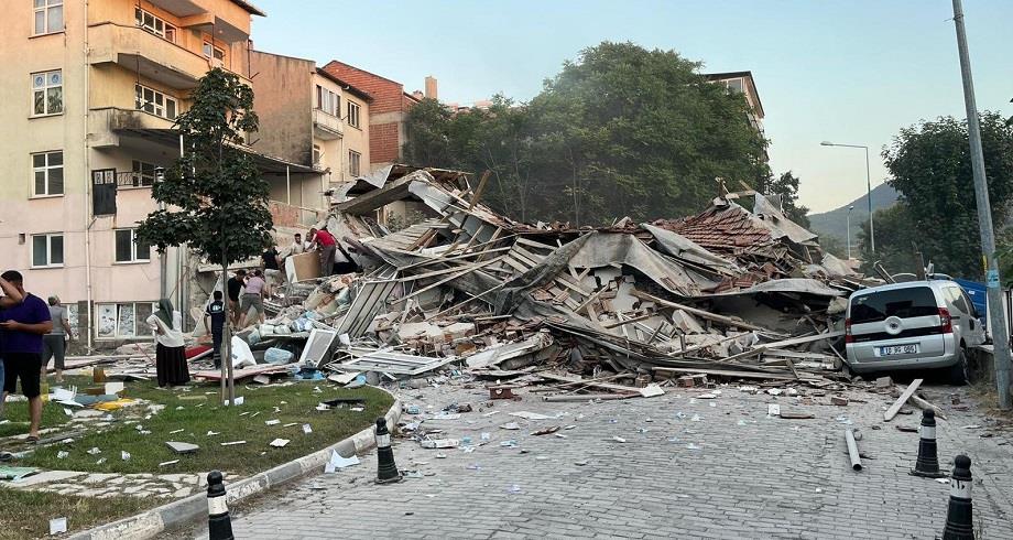 Un séisme de magnitude 6,1 frappe l'ouest de la Turquie Un séisme de magnitude 6,1 frappe l'ouest de la Turquie